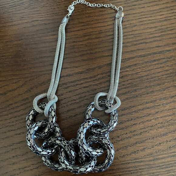 STATEMENT JEWELRY  Handcrafted stylish lightweight necklace - Picture 1 of 2